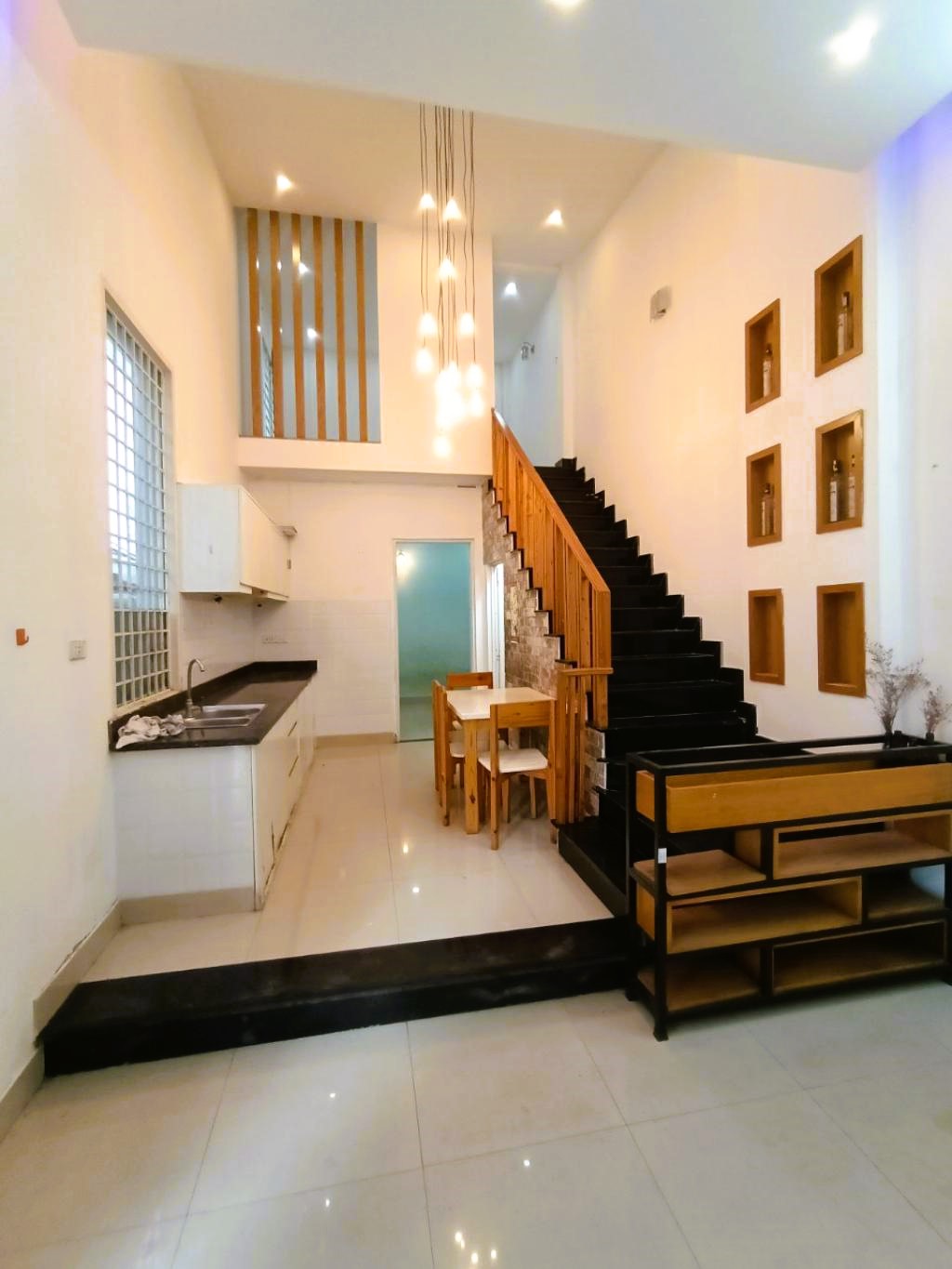 Nhà mặt tiền